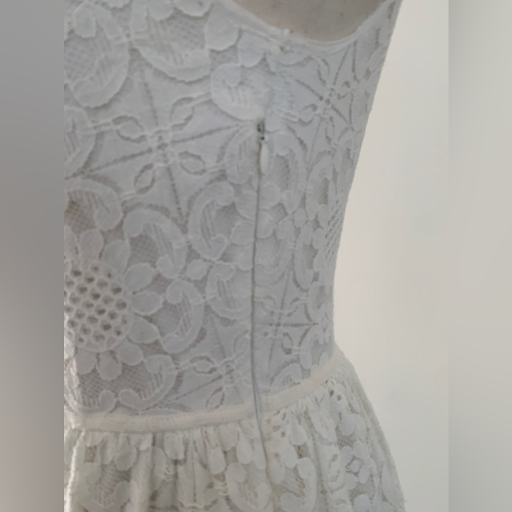 Max Studio White Floral Lace Sleeveless Dress - Picture 2 of 8